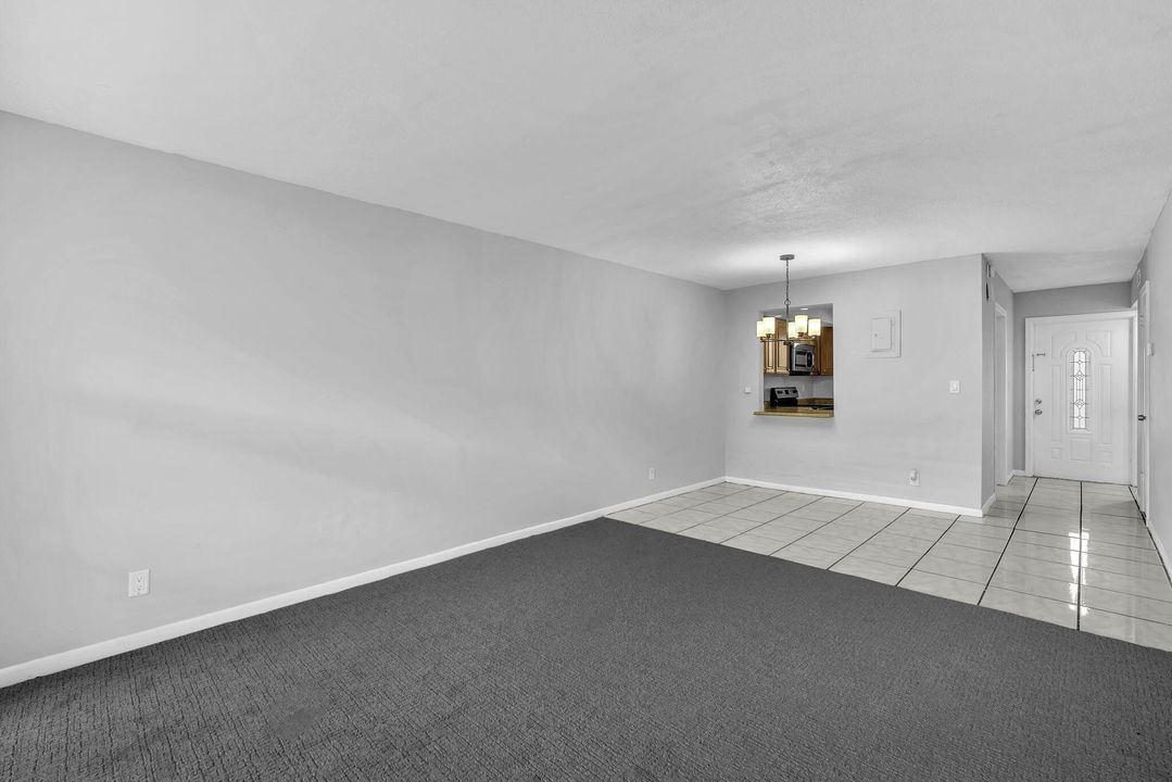 For Sale: $129,999 (1 beds, 1 baths, 795 Square Feet)