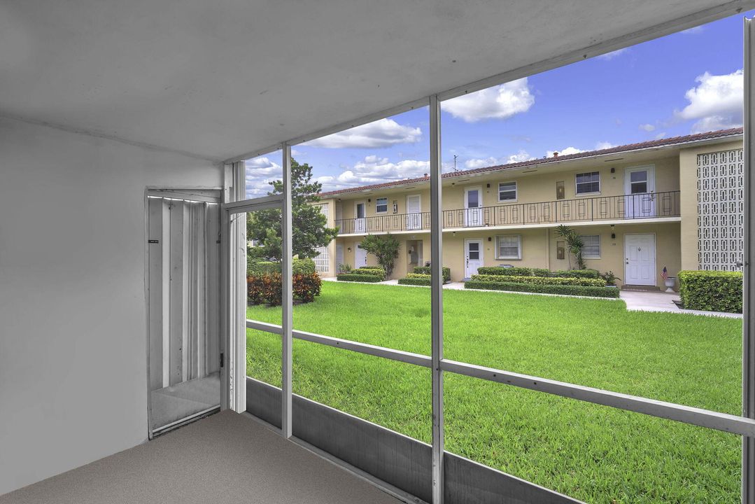 For Sale: $129,999 (1 beds, 1 baths, 795 Square Feet)