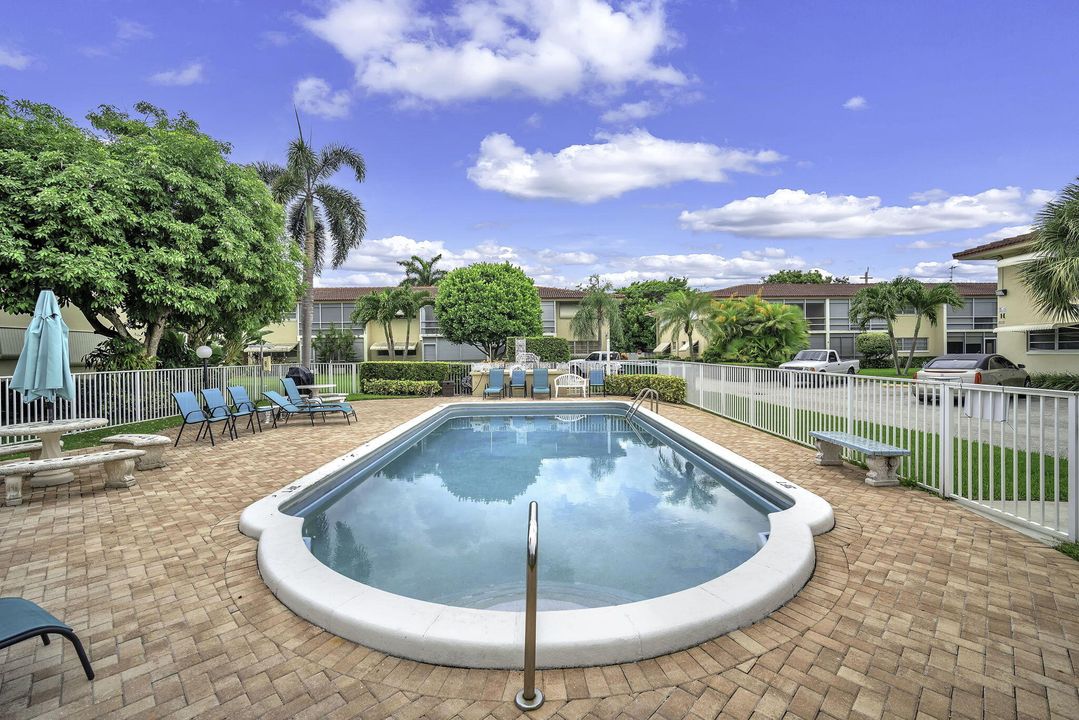 For Sale: $129,999 (1 beds, 1 baths, 795 Square Feet)