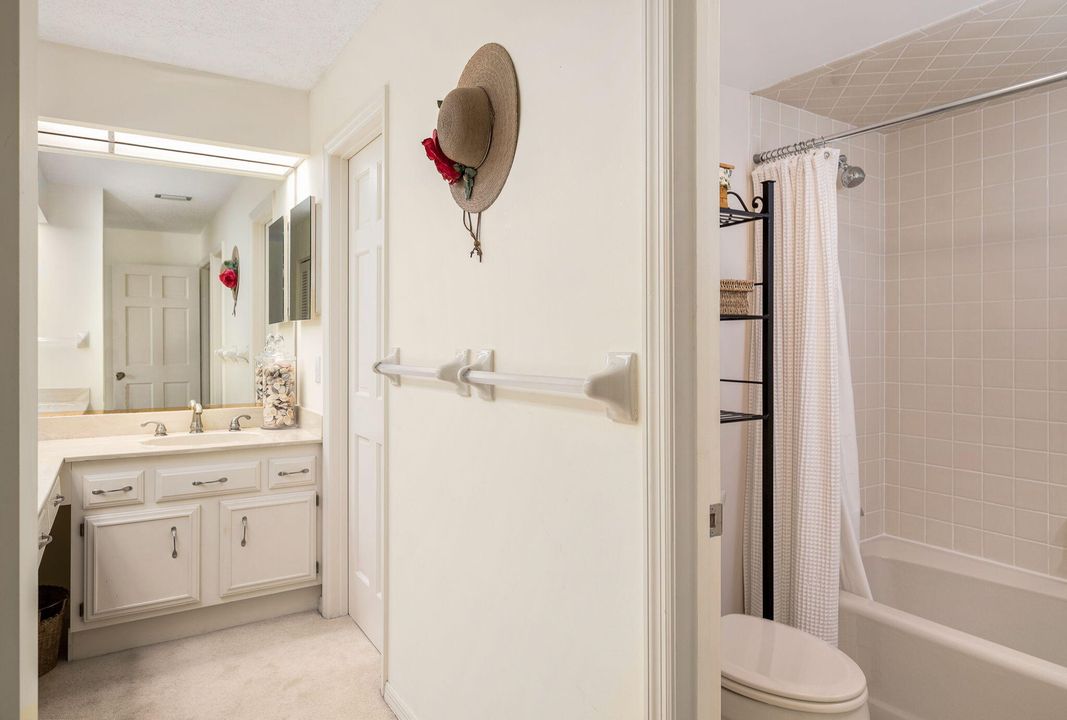 待售: $399,900 (2 贝兹, 2 浴室, 1640 平方英尺)