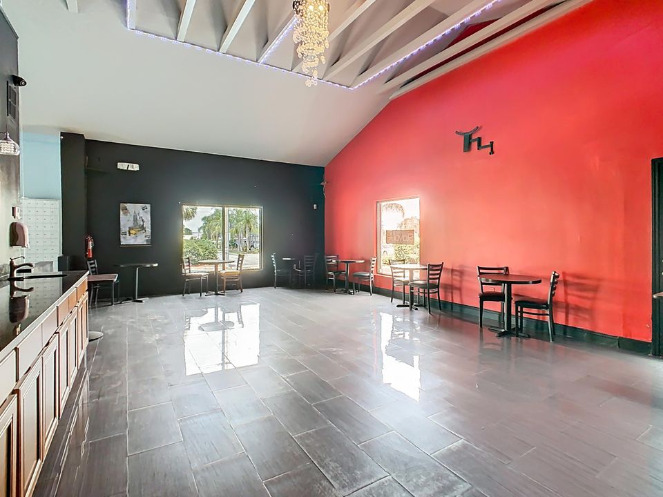 For Rent: $950 (1 beds, 1 baths, 275 Square Feet)