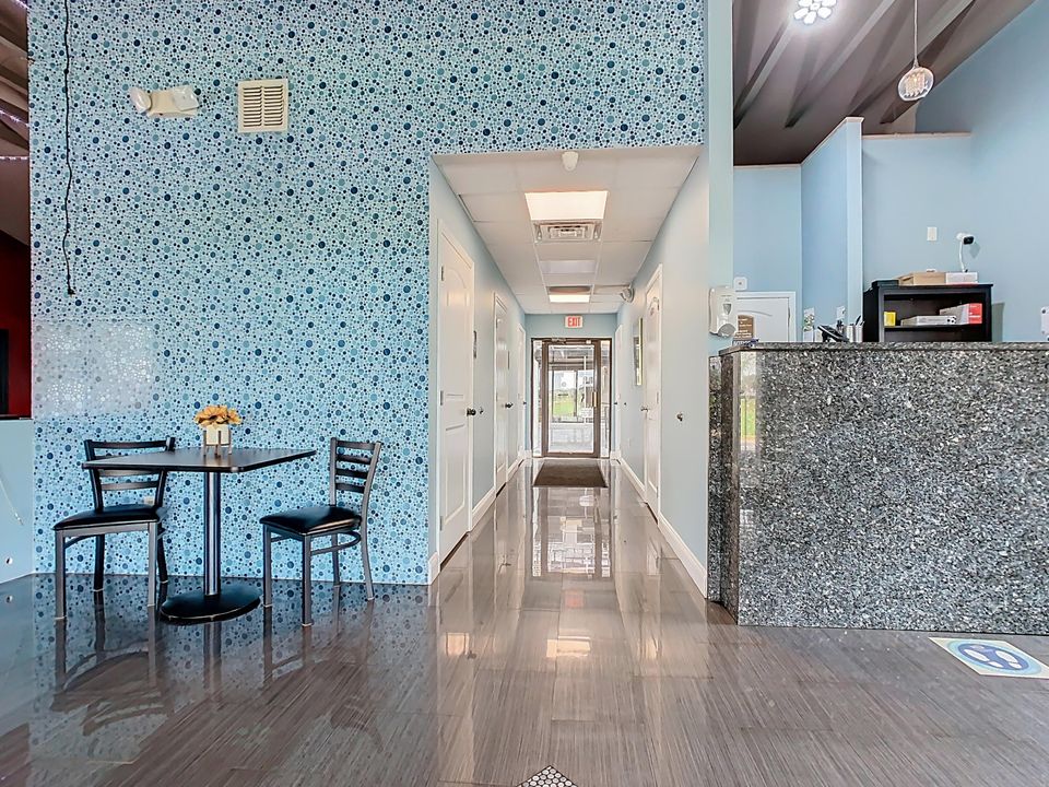 For Rent: $950 (1 beds, 1 baths, 275 Square Feet)