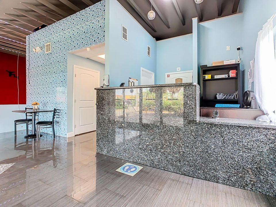 For Rent: $950 (1 beds, 1 baths, 275 Square Feet)