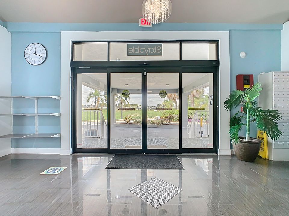 For Rent: $950 (1 beds, 1 baths, 275 Square Feet)