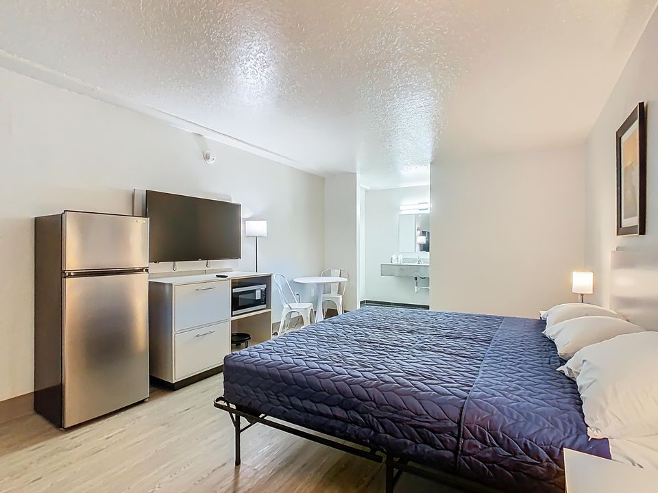 For Rent: $950 (1 beds, 1 baths, 275 Square Feet)