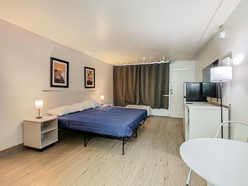 For Rent: $950 (1 beds, 1 baths, 275 Square Feet)