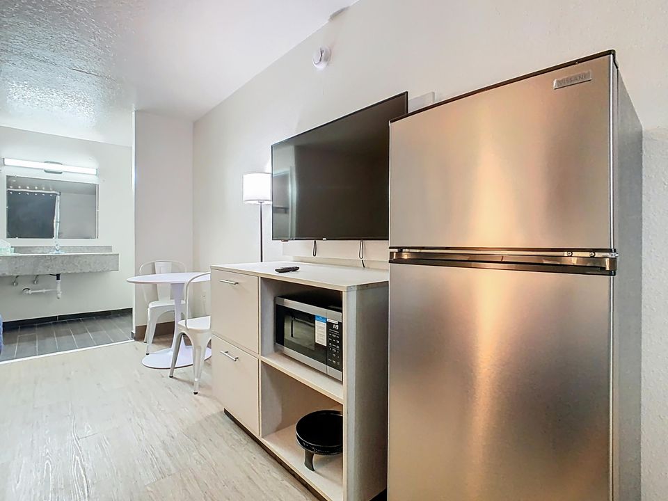 For Rent: $950 (1 beds, 1 baths, 275 Square Feet)