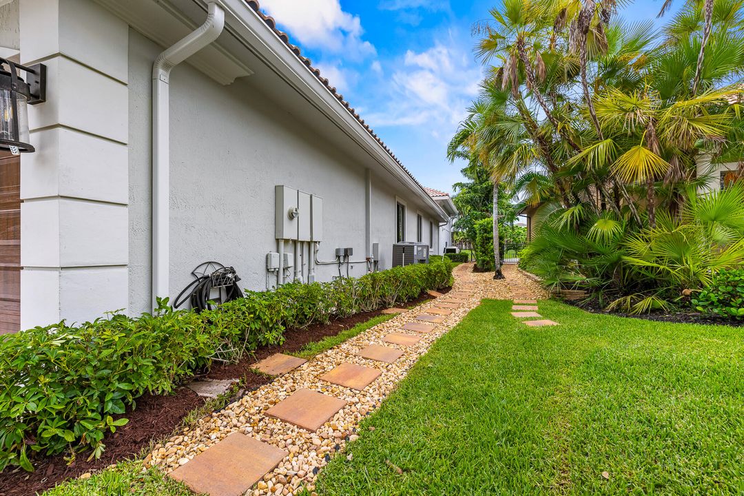 For Sale: $1,789,900 (5 beds, 4 baths, 3850 Square Feet)