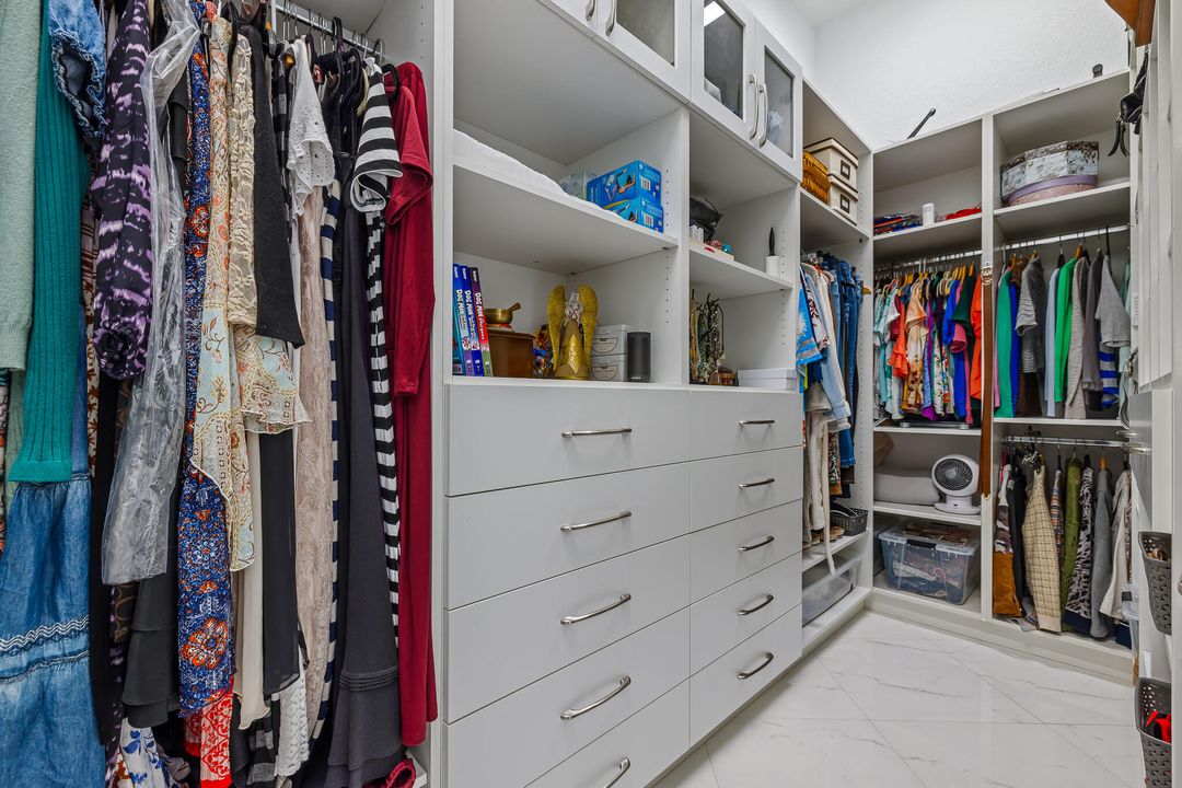 For Sale: $1,789,900 (5 beds, 4 baths, 3850 Square Feet)