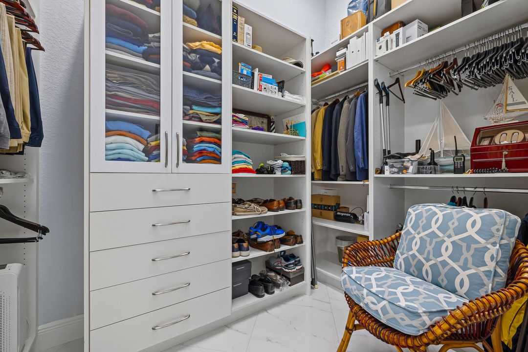 For Sale: $1,789,900 (5 beds, 4 baths, 3850 Square Feet)