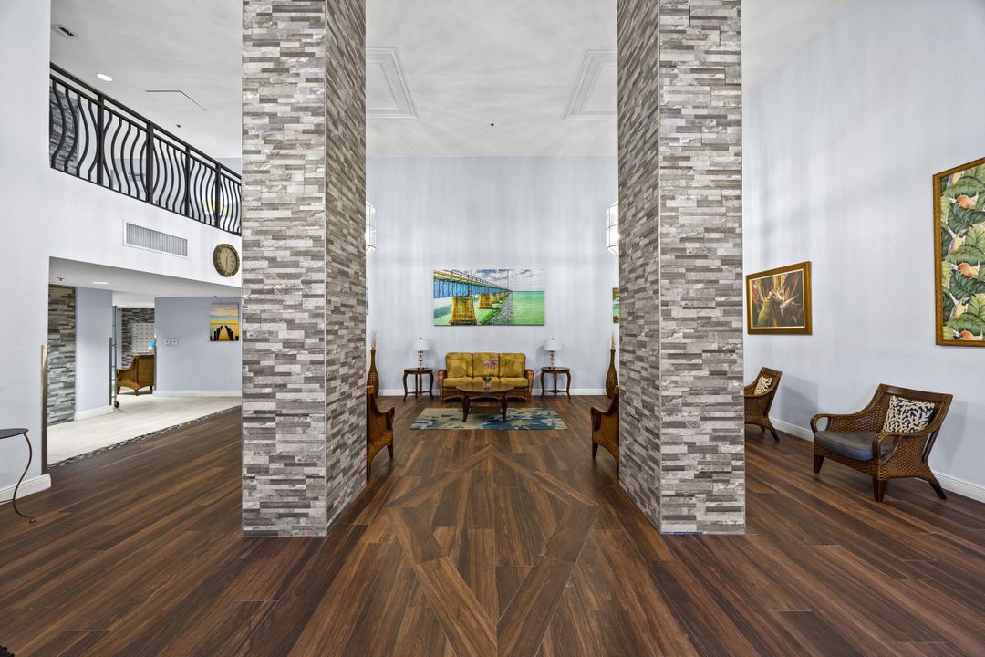 合同活跃: $280,000 (2 贝兹, 2 浴室, 1069 平方英尺)