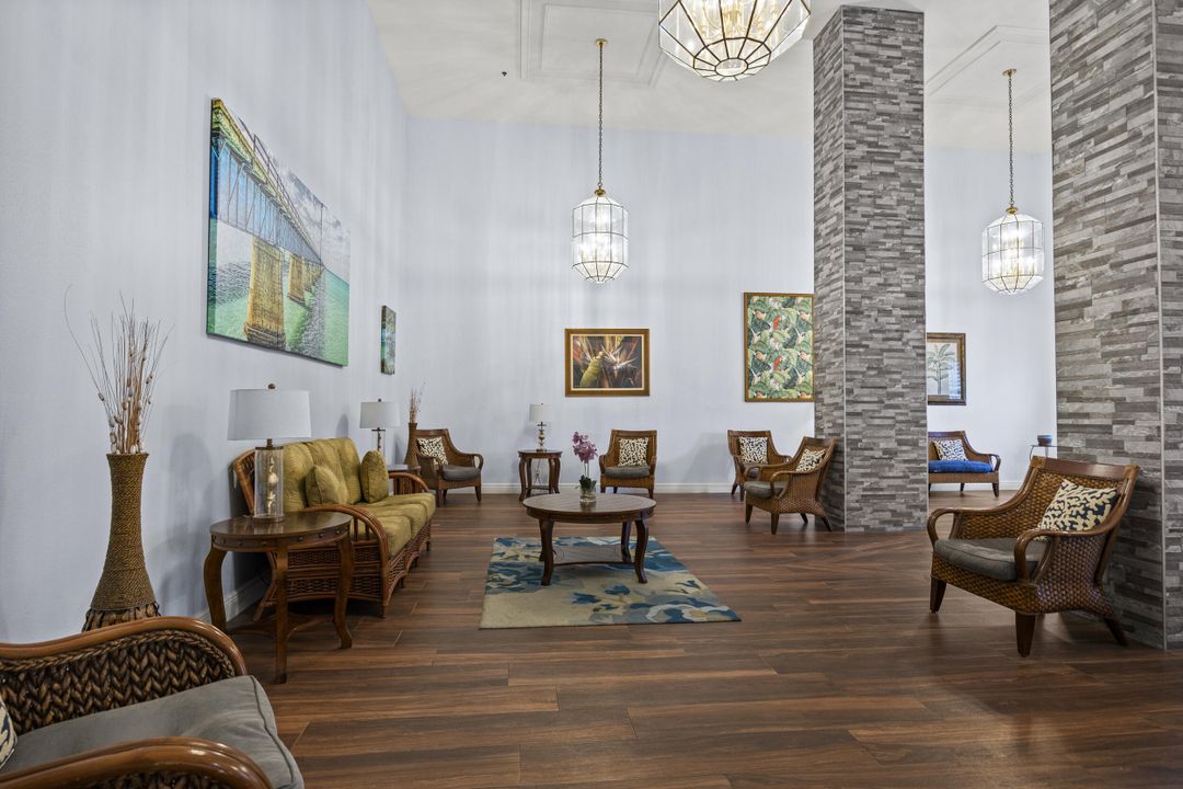 合同活跃: $280,000 (2 贝兹, 2 浴室, 1069 平方英尺)