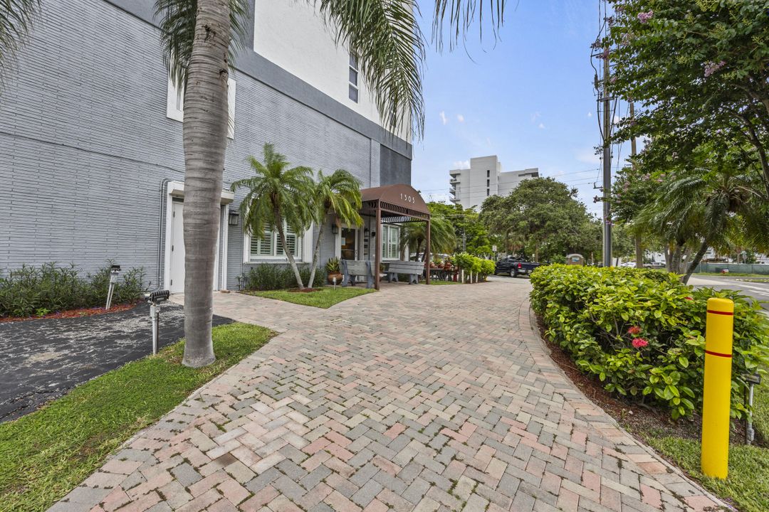 合同活跃: $280,000 (2 贝兹, 2 浴室, 1069 平方英尺)