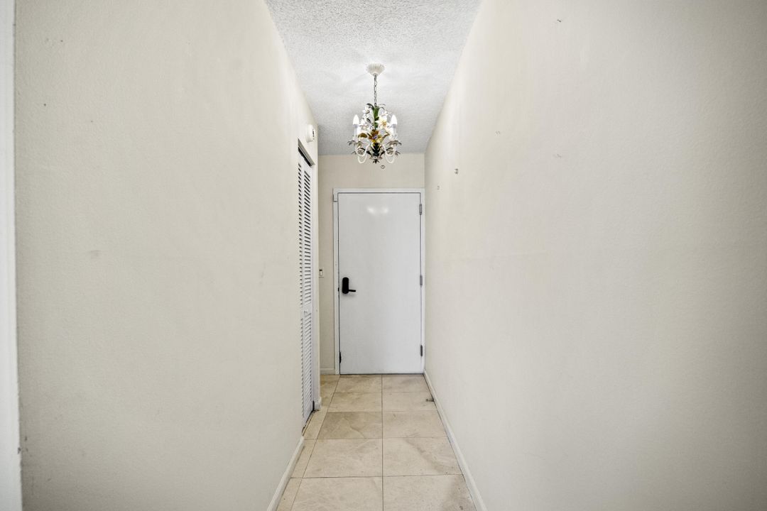 合同活跃: $280,000 (2 贝兹, 2 浴室, 1069 平方英尺)