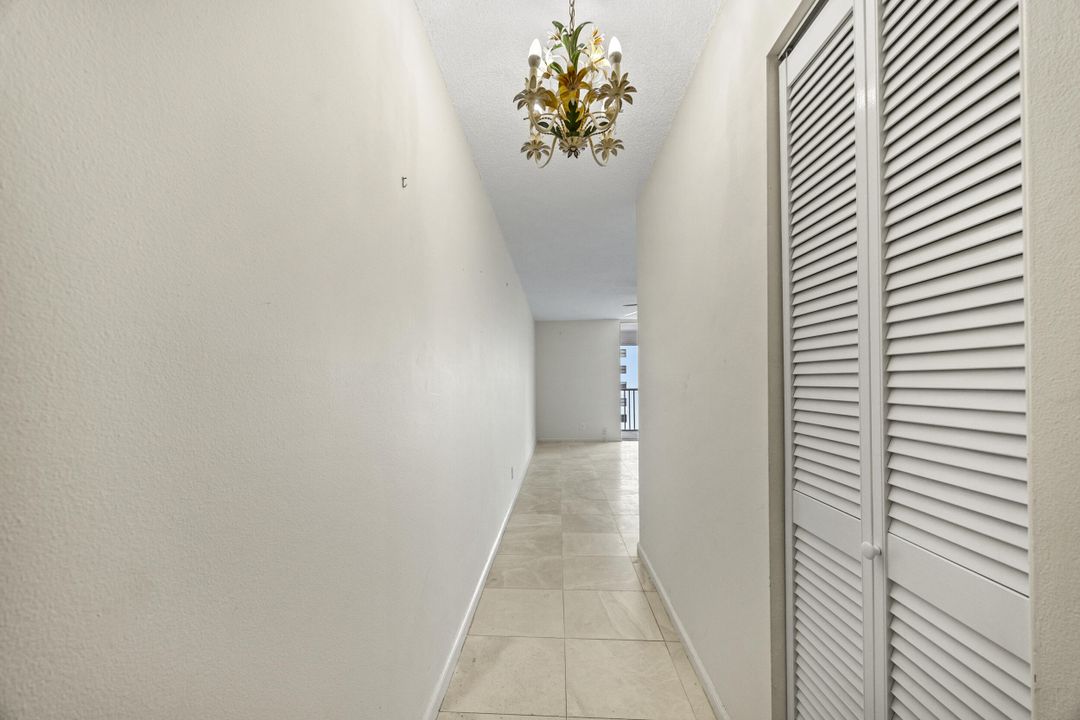 合同活跃: $280,000 (2 贝兹, 2 浴室, 1069 平方英尺)