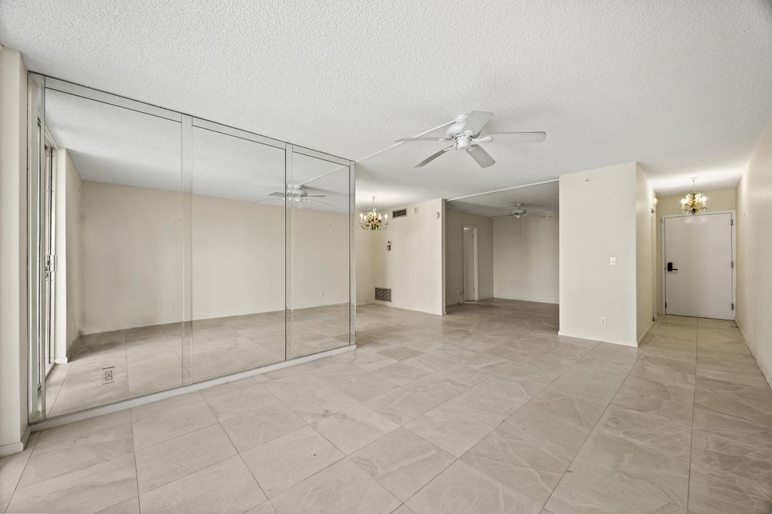 合同活跃: $280,000 (2 贝兹, 2 浴室, 1069 平方英尺)