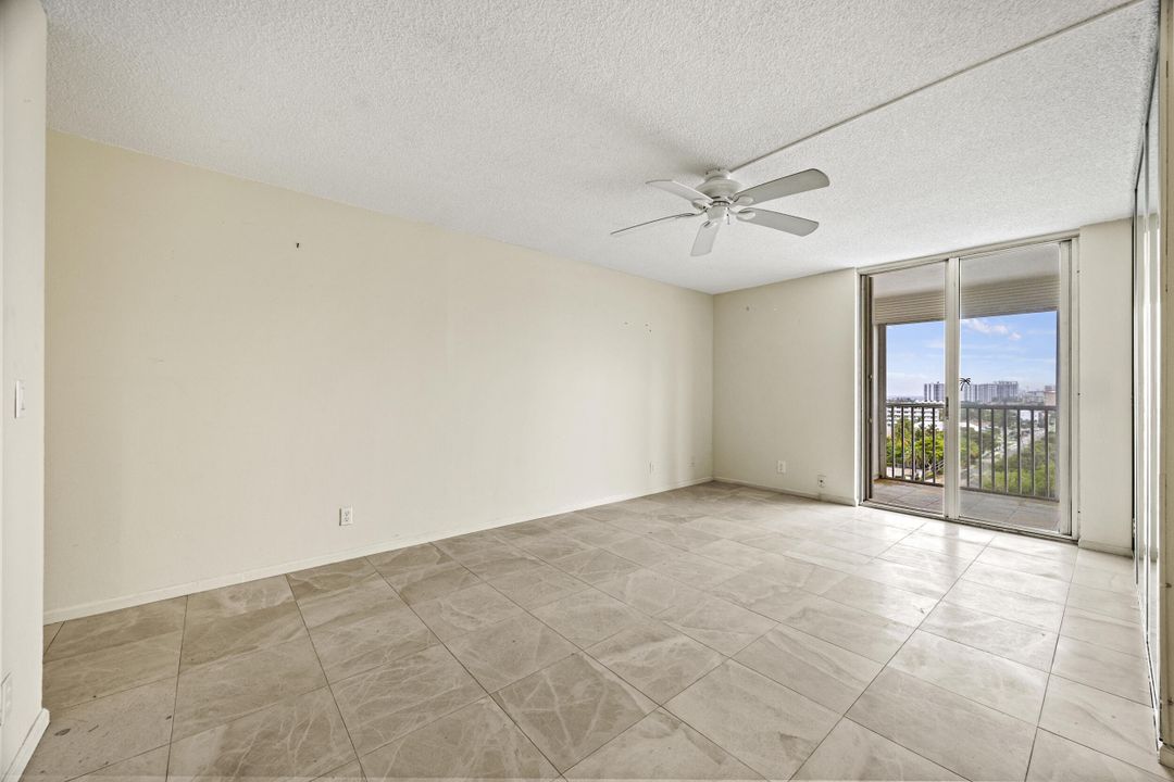 合同活跃: $280,000 (2 贝兹, 2 浴室, 1069 平方英尺)