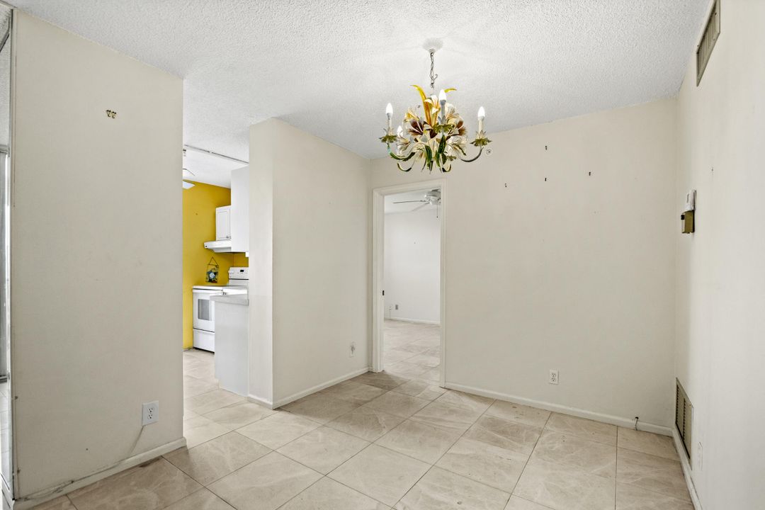 合同活跃: $280,000 (2 贝兹, 2 浴室, 1069 平方英尺)