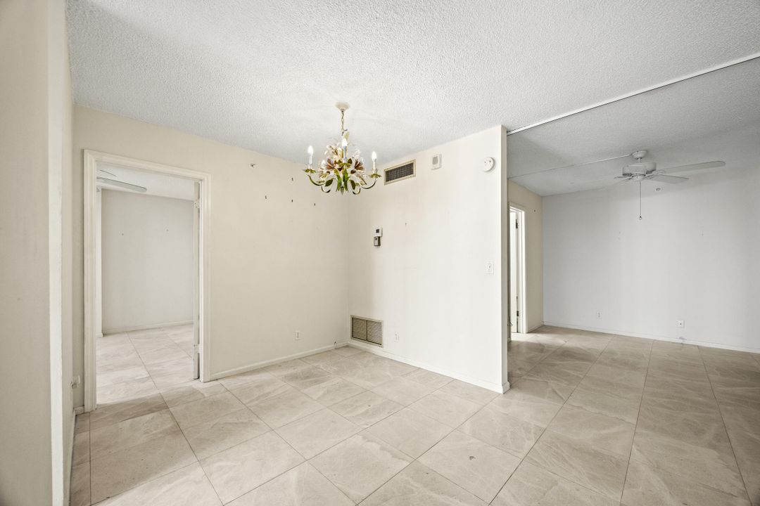 合同活跃: $280,000 (2 贝兹, 2 浴室, 1069 平方英尺)