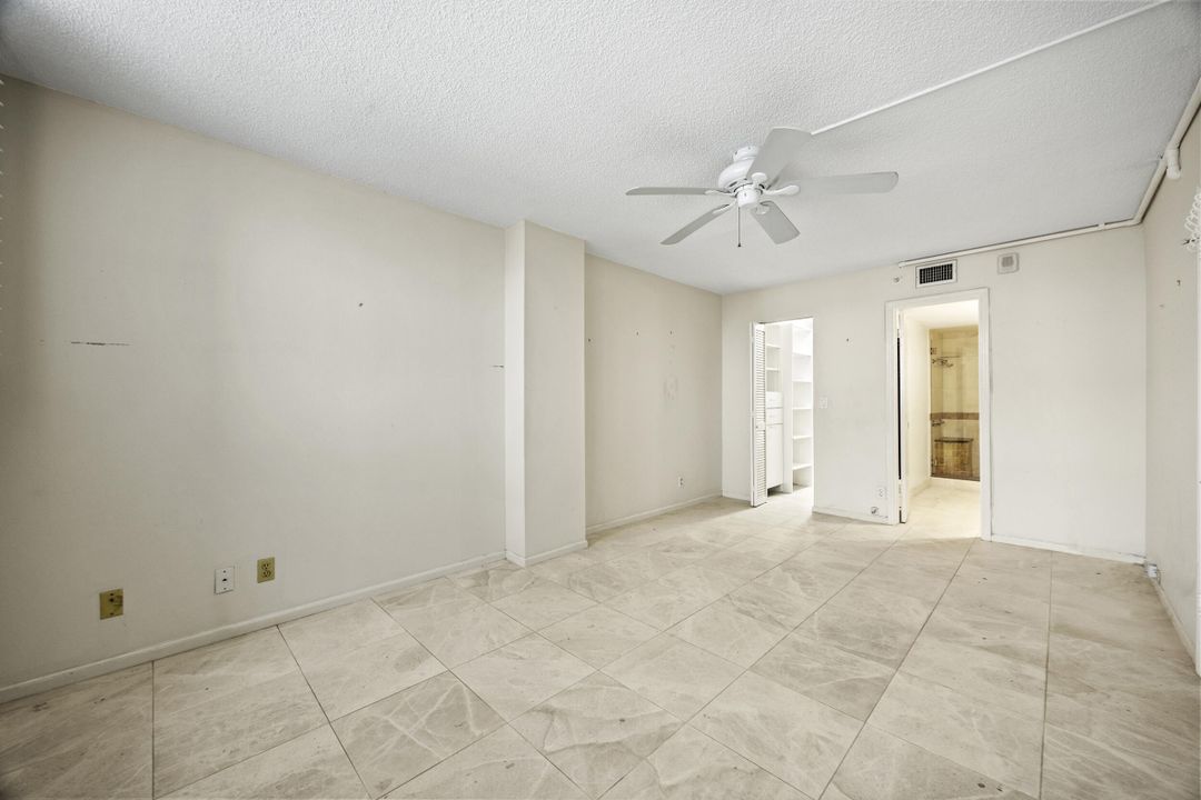 合同活跃: $280,000 (2 贝兹, 2 浴室, 1069 平方英尺)