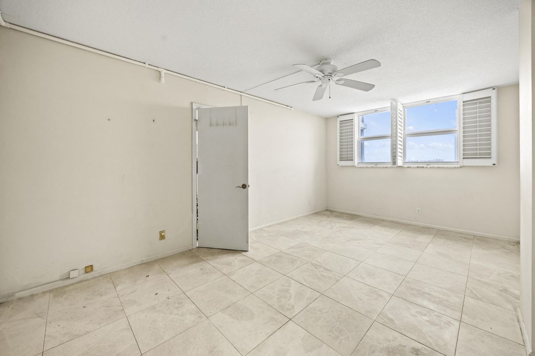 合同活跃: $280,000 (2 贝兹, 2 浴室, 1069 平方英尺)