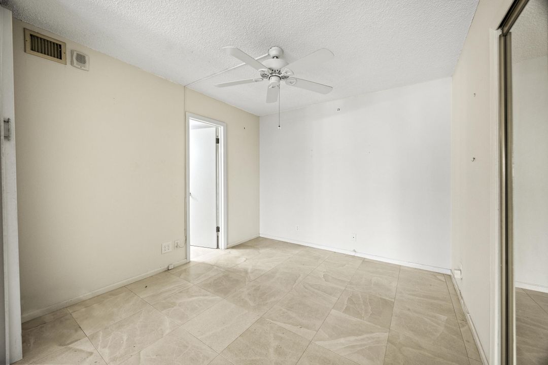 合同活跃: $280,000 (2 贝兹, 2 浴室, 1069 平方英尺)