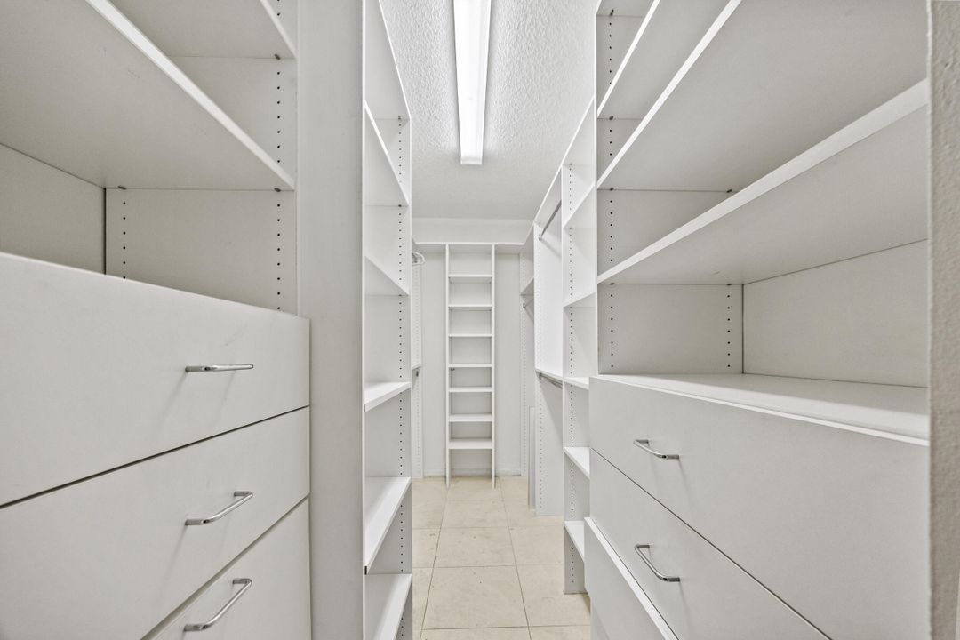 合同活跃: $280,000 (2 贝兹, 2 浴室, 1069 平方英尺)