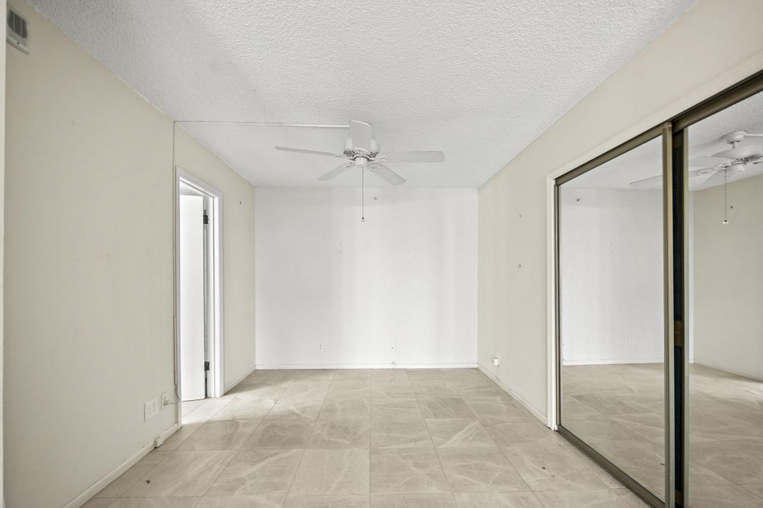 合同活跃: $280,000 (2 贝兹, 2 浴室, 1069 平方英尺)