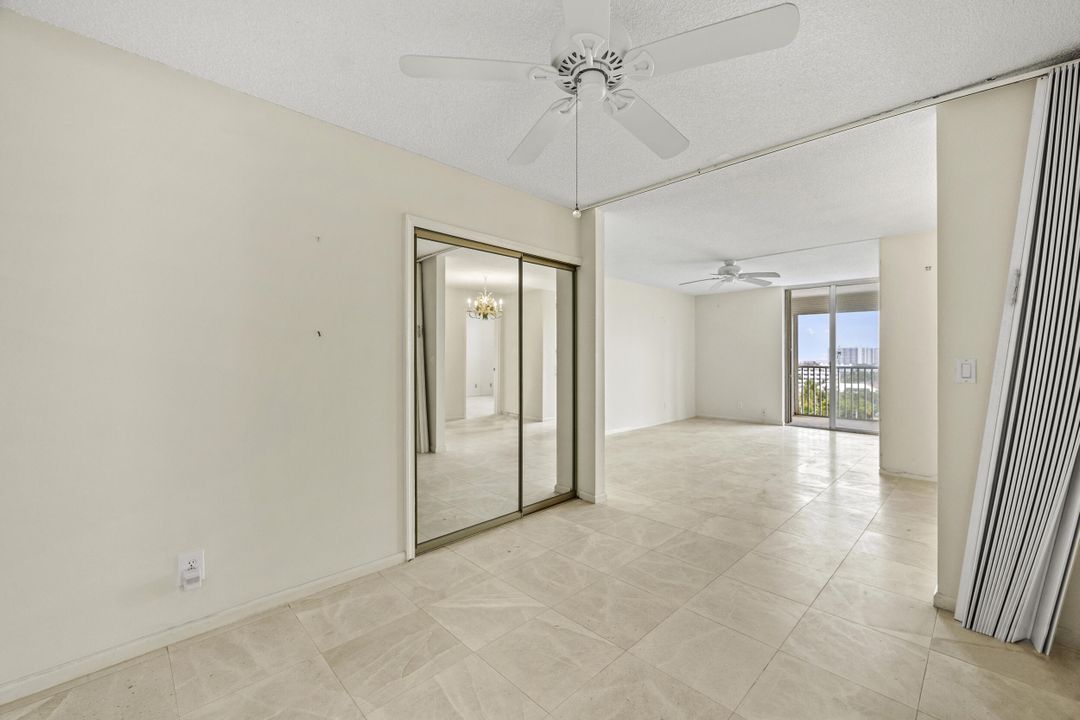 合同活跃: $280,000 (2 贝兹, 2 浴室, 1069 平方英尺)