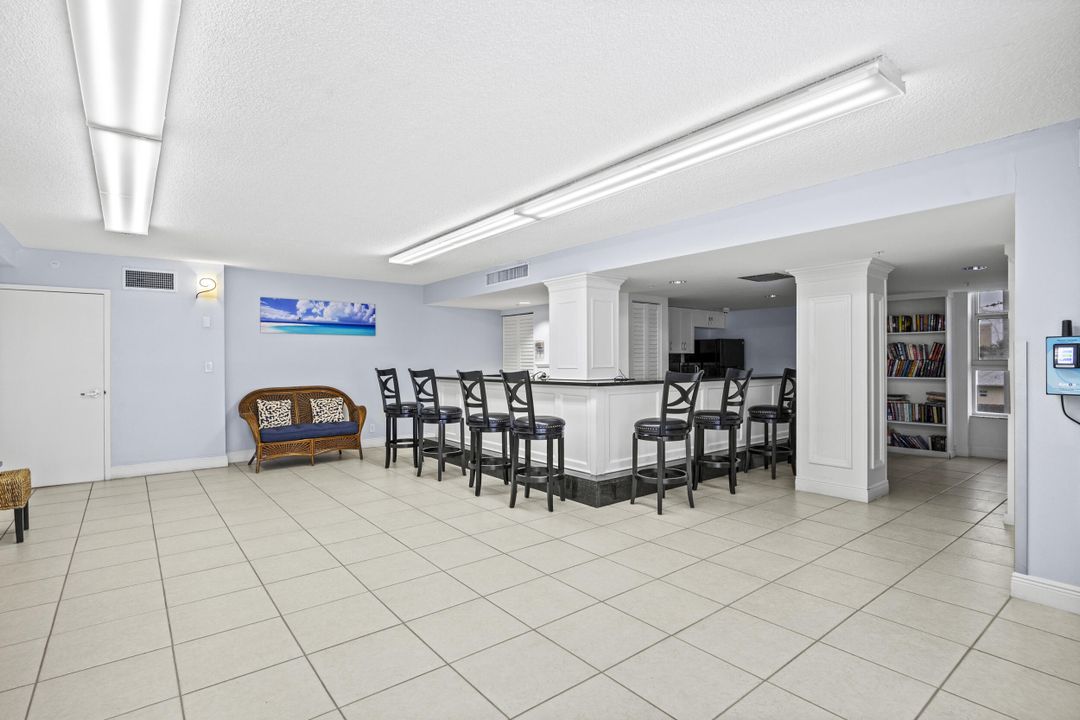 合同活跃: $280,000 (2 贝兹, 2 浴室, 1069 平方英尺)