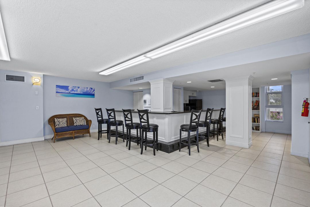 合同活跃: $280,000 (2 贝兹, 2 浴室, 1069 平方英尺)