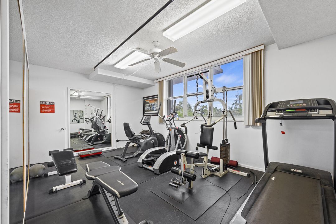 合同活跃: $280,000 (2 贝兹, 2 浴室, 1069 平方英尺)