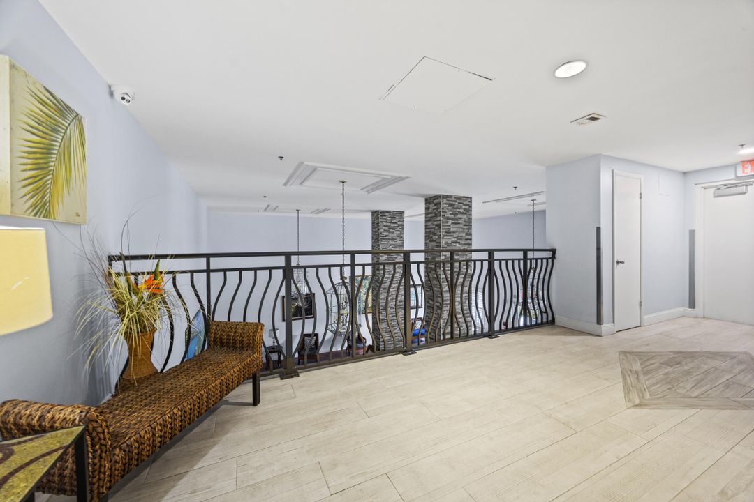 合同活跃: $280,000 (2 贝兹, 2 浴室, 1069 平方英尺)