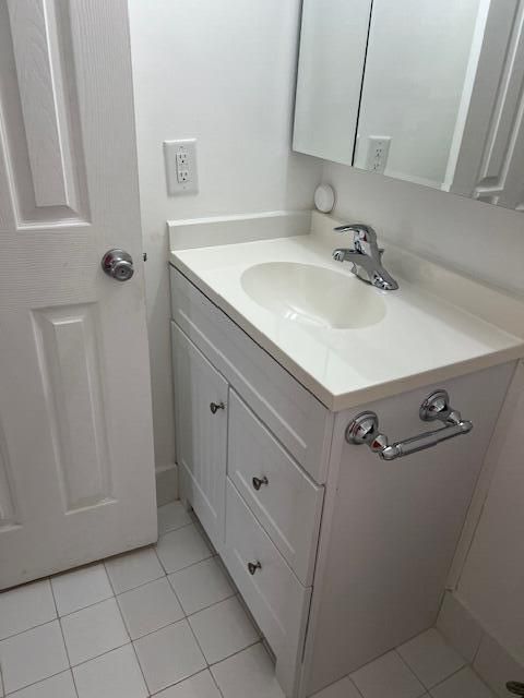 待售: $110,000 (2 贝兹, 1 浴室, 861 平方英尺)