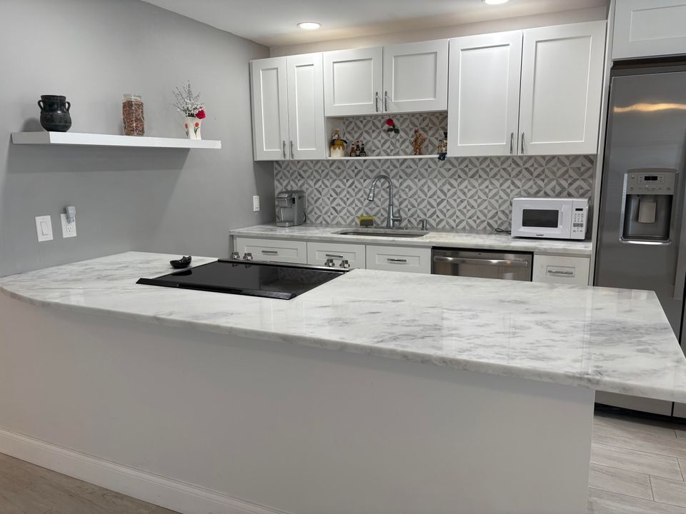 Active With Contract: $149,999 (2 beds, 1 baths, 880 Square Feet)