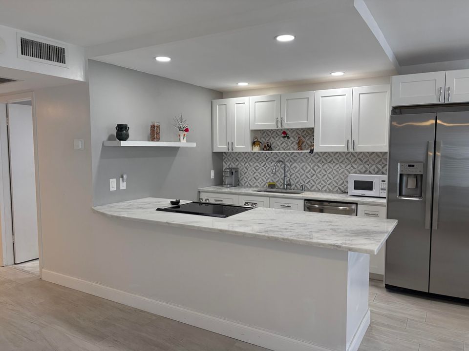 Active With Contract: $149,999 (2 beds, 1 baths, 880 Square Feet)