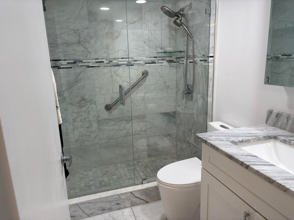 Active With Contract: $149,999 (2 beds, 1 baths, 880 Square Feet)