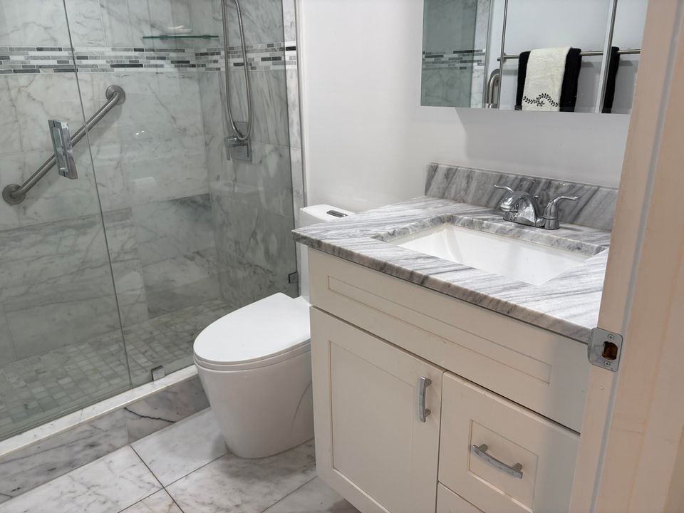 Active With Contract: $149,999 (2 beds, 1 baths, 880 Square Feet)