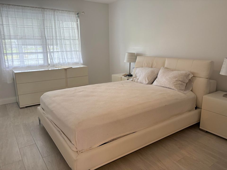 Active With Contract: $149,999 (2 beds, 1 baths, 880 Square Feet)