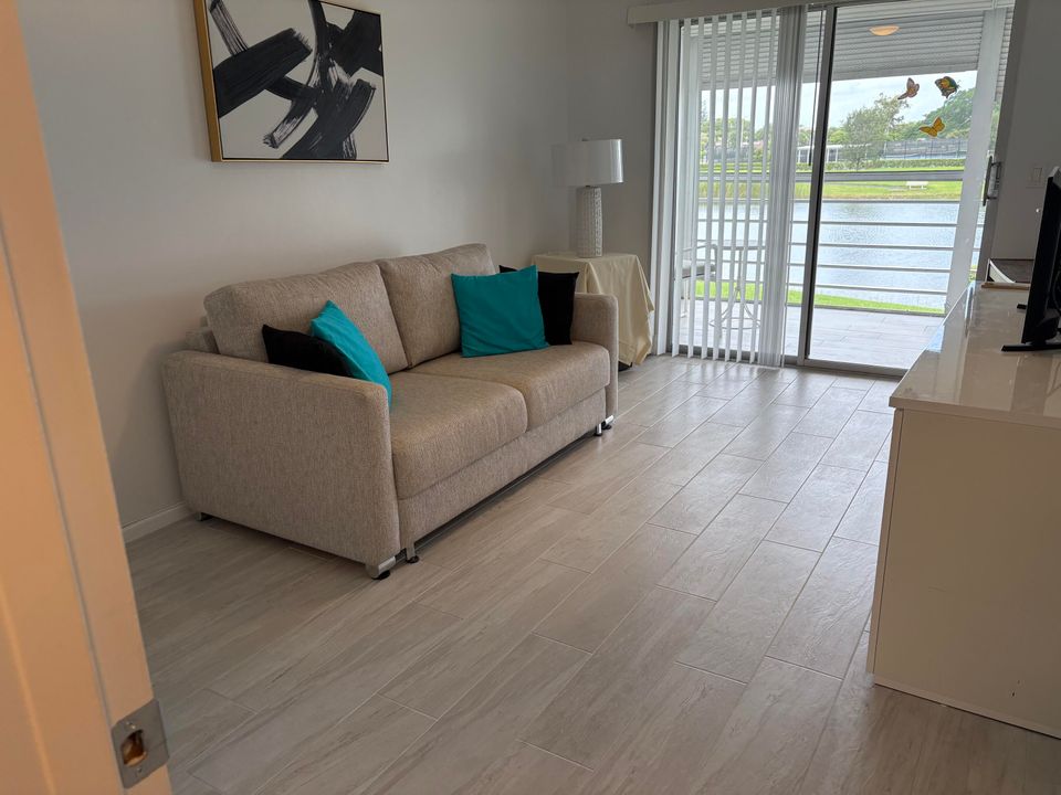 Active With Contract: $149,999 (2 beds, 1 baths, 880 Square Feet)