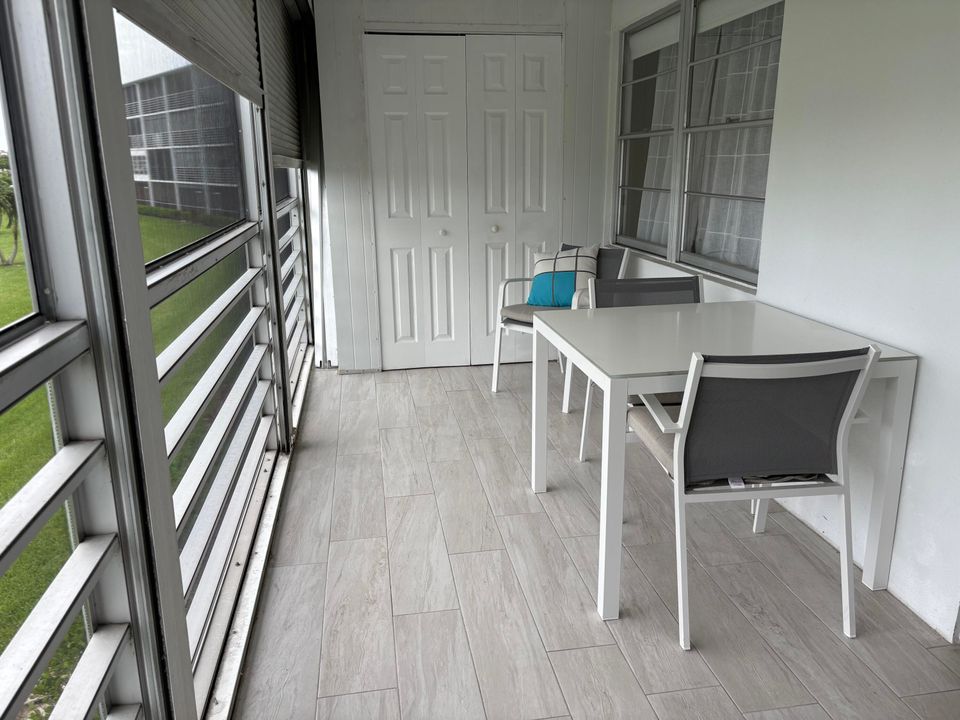 Active With Contract: $149,999 (2 beds, 1 baths, 880 Square Feet)