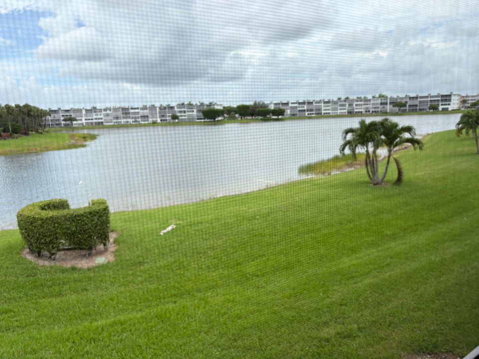 Active With Contract: $149,999 (2 beds, 1 baths, 880 Square Feet)