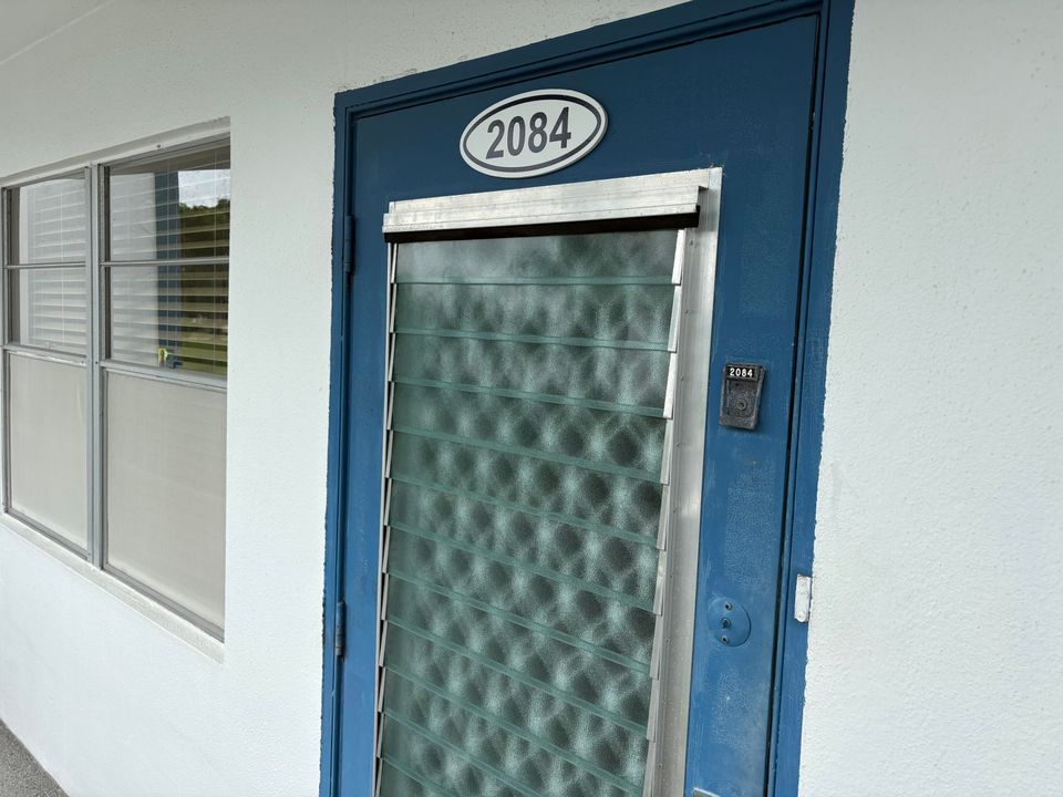 Active With Contract: $149,999 (2 beds, 1 baths, 880 Square Feet)