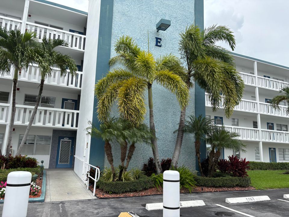 Active With Contract: $149,999 (2 beds, 1 baths, 880 Square Feet)