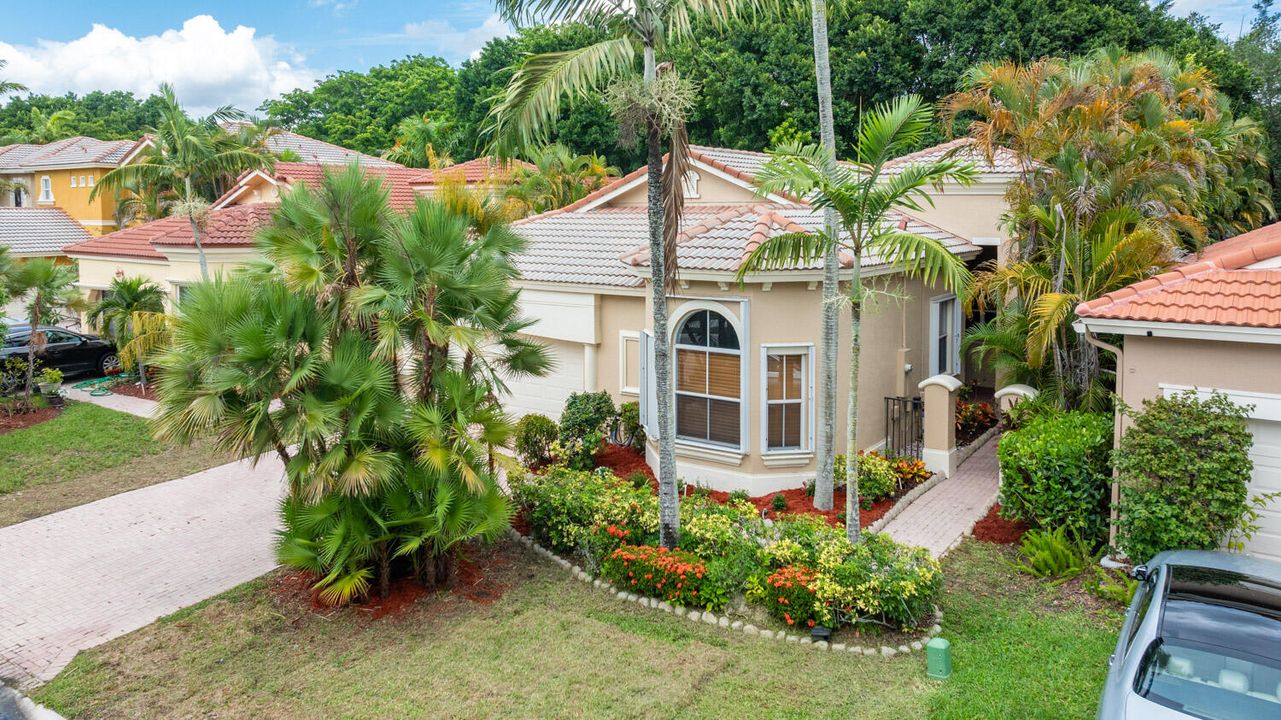 Activo con contrato: $629,900 (3 camas, 2 baños, 2230 Pies cuadrados)