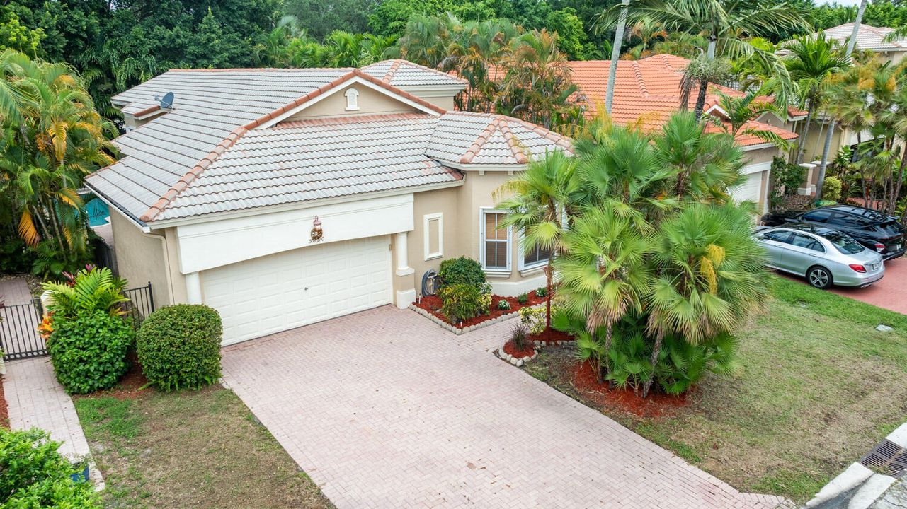 Activo con contrato: $629,900 (3 camas, 2 baños, 2230 Pies cuadrados)