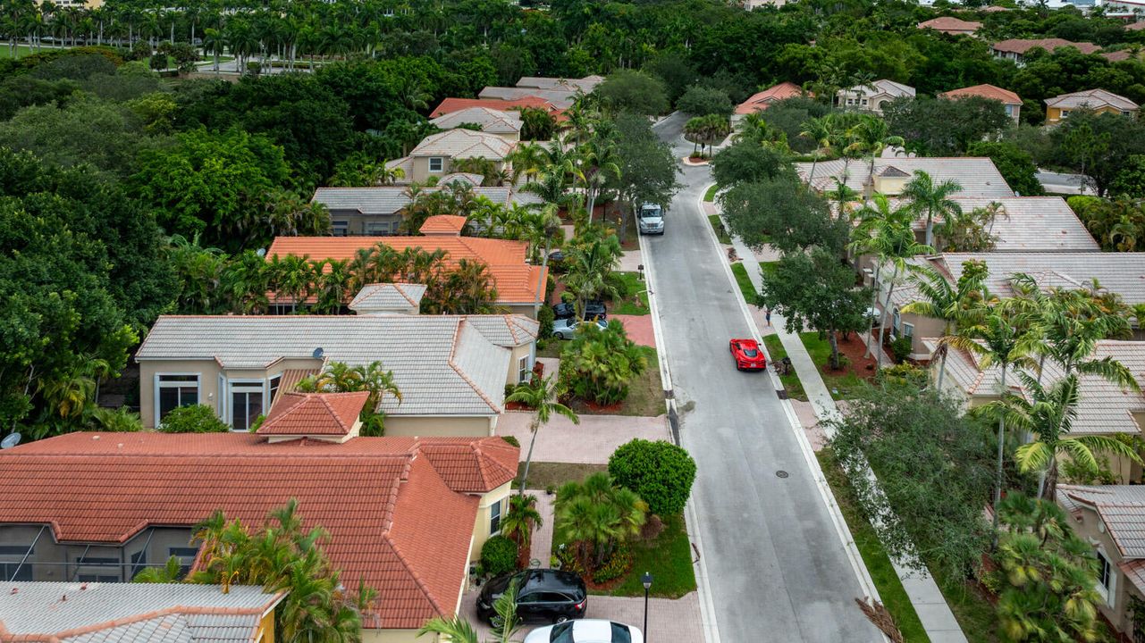 Activo con contrato: $629,900 (3 camas, 2 baños, 2230 Pies cuadrados)