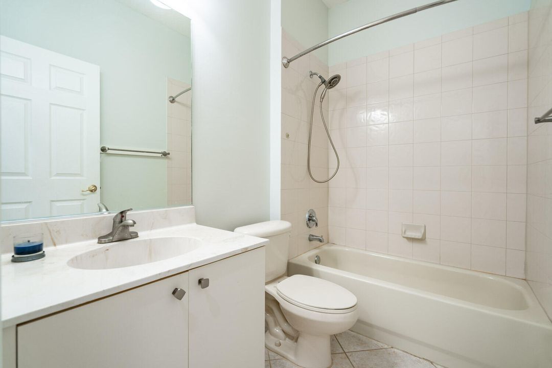 Activo con contrato: $629,900 (3 camas, 2 baños, 2230 Pies cuadrados)