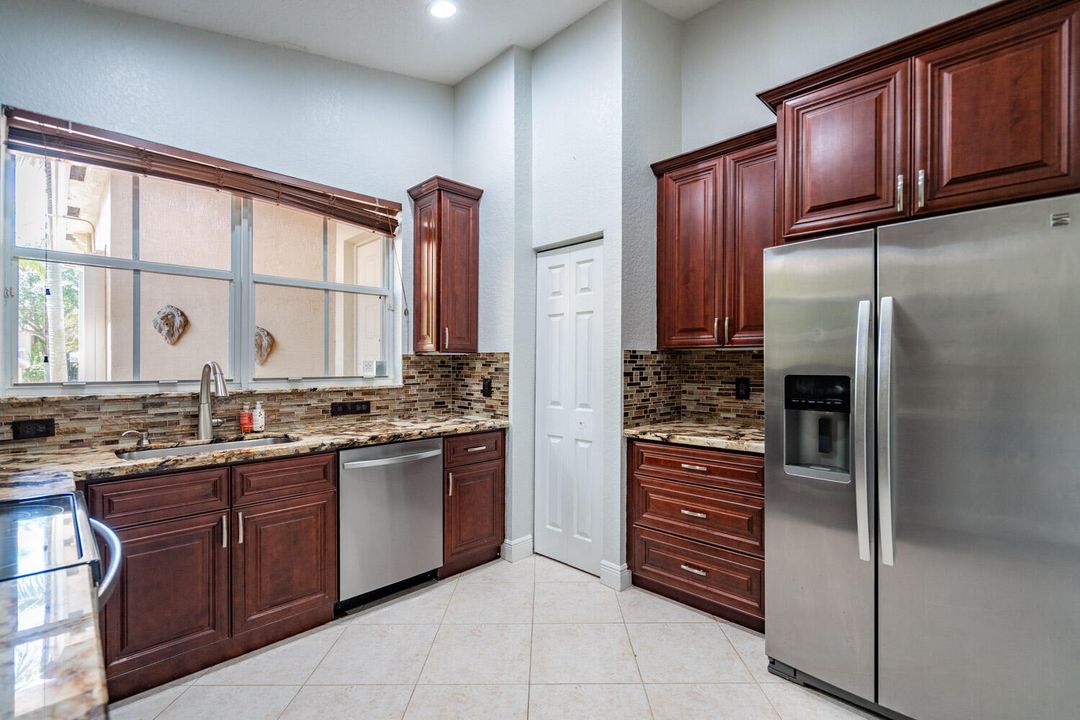 Activo con contrato: $629,900 (3 camas, 2 baños, 2230 Pies cuadrados)