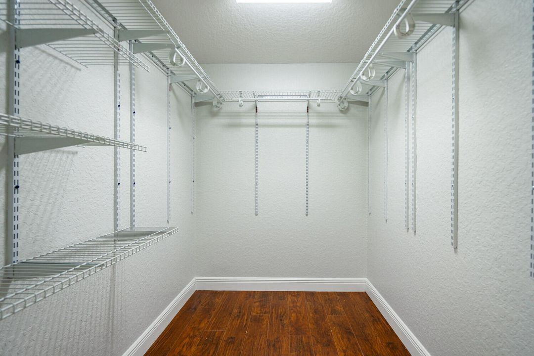 Activo con contrato: $629,900 (3 camas, 2 baños, 2230 Pies cuadrados)